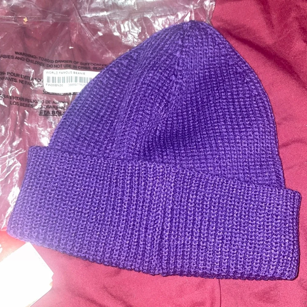 Supreme World Famous Beanie - Picture 4 of 13